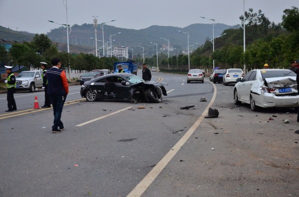 呼和浩特市昨日慘烈車禍，當場多人死亡